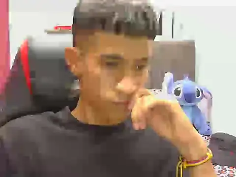 Snapshot of Angelstripboy chatting on April 25, 2026, 5:43 pm Angelstripboy online show from April 25, 2026, 5:43 pm