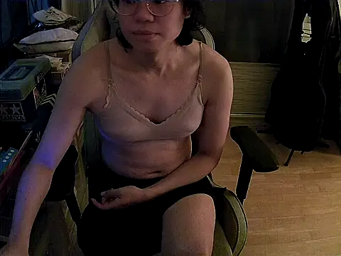 swimsuitloves online show from March 30, 2026, 11:06 pm