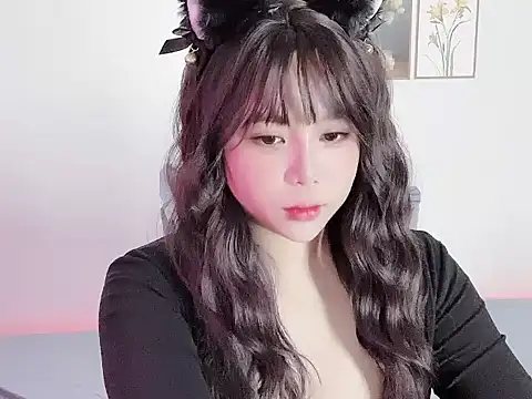 Snapshot of __Lyly__ chatting on November 5, 2025, 1:27 am Lyly online show from November 5, 2025, 1:27 am