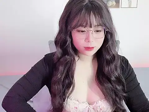 Snapshot of __Lyly__ chatting on December 1, 2025, 2:16 am Lyly online show from December 1, 2025, 2:16 am