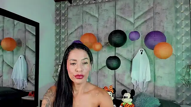 NiicolleMiller online show from October 22, 2025, 5:45 pm