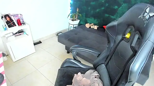 Snapshot of BellaFlaming chatting on January 17, 2025, 10:00 am BellaFlaming online show from January 17, 2025, 10:00 am