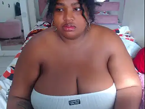 Snapshot of chocolatehot04 chatting on December 14, 2024, 2:10 pm chocolatehot04 online show from December 14, 2024, 2:10 pm