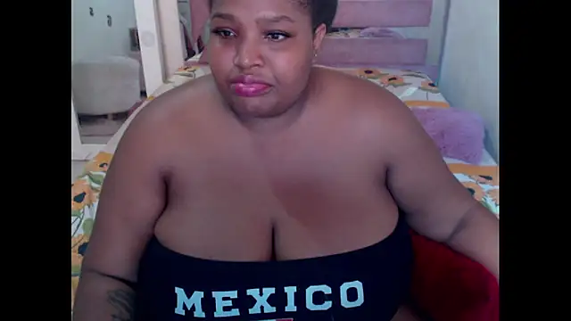 Snapshot of chocolatehot04 chatting on January 23, 2025, 10:11 pm chocolatehot04 online show from January 23, 2025, 10:11 pm
