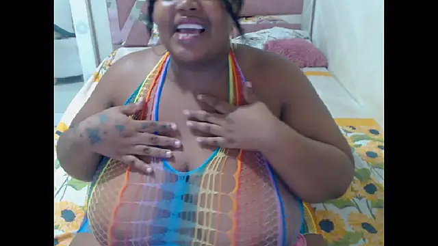 Snapshot of chocolatehot04 chatting on January 28, 2025, 12:26 am chocolatehot04 online show from January 28, 2025, 12:26 am