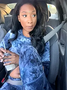 Snapshot of Iceblanca chatting on October 3, 2025, 10:18 pm Iceblanca online show from October 3, 2025, 10:18 pm