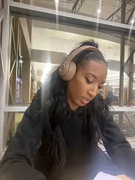 Snapshot of Iceblanca chatting on November 11, 2025, 12:21 am Iceblanca online show from November 11, 2025, 12:21 am