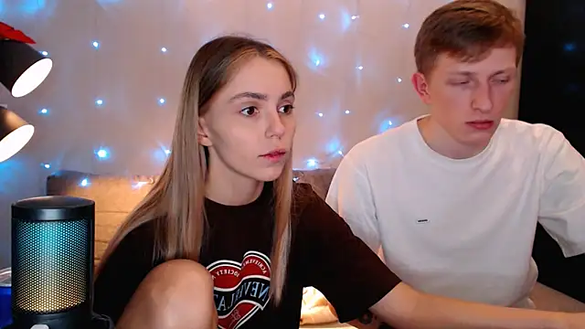 juliaanddima online show from October 16, 2025, 10:11 pm