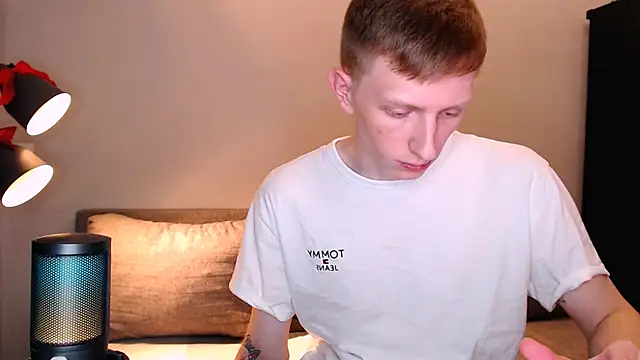 juliaanddima online show from November 4, 2025, 9:03 pm