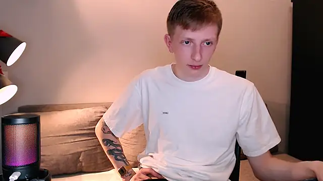 juliaanddima online show from December 1, 2025, 9:09 pm