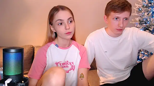 juliaanddima online show from December 21, 2025, 9:22 pm