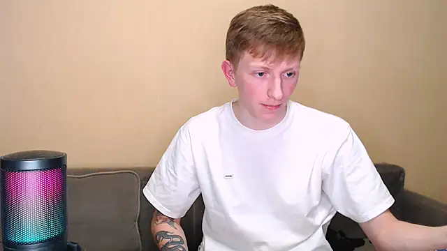 juliaanddima online show from February 8, 2026, 10:35 pm