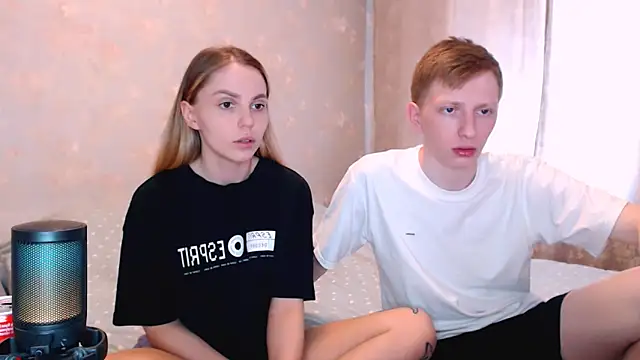 juliaanddima online show from May 19, 2026, 8:09 am