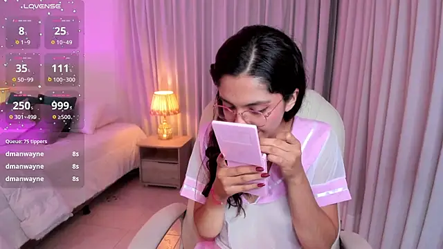 miiaa evans online show from January 7, 2025, 7:31 am