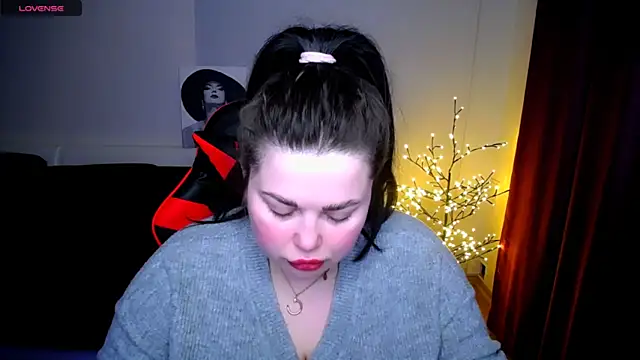 Snapshot of Emily_Mo chatting on January 24, 2025, 6:35 am Emily Mo online show from January 24, 2025, 6:35 am