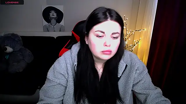 Snapshot of Emily_Mo chatting on February 25, 2025, 6:36 am Emily Mo online show from February 25, 2025, 6:36 am