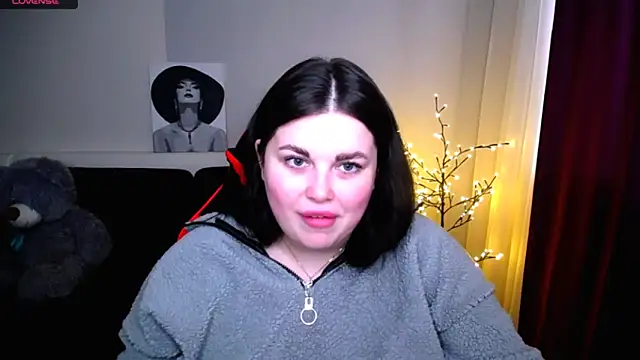 Snapshot of Emily_Mo chatting on February 25, 2025, 12:45 pm Emily Mo online show from February 25, 2025, 12:45 pm