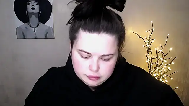 Snapshot of Emily_Mo chatting on October 3, 2025, 5:37 am Emily Mo online show from October 3, 2025, 5:37 am