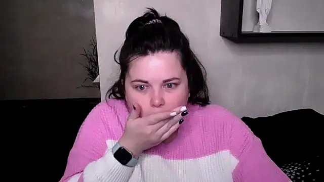 Snapshot of Emily_Mo chatting on October 12, 2025, 5:17 am Emily Mo online show from October 12, 2025, 5:17 am