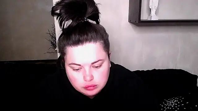 Snapshot of Emily_Mo chatting on October 13, 2025, 5:18 am Emily Mo online show from October 13, 2025, 5:18 am