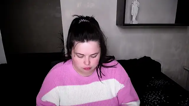 Snapshot of Emily_Mo chatting on October 18, 2025, 5:32 am Emily Mo online show from October 18, 2025, 5:32 am