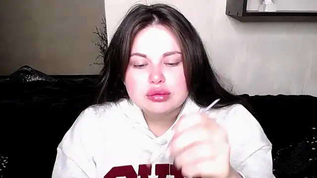 Snapshot of Emily_Mo chatting on October 24, 2025, 8:11 am Emily Mo online show from October 24, 2025, 8:11 am