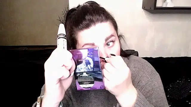 Snapshot of Emily_Mo chatting on October 25, 2025, 5:37 am Emily Mo online show from October 25, 2025, 5:37 am