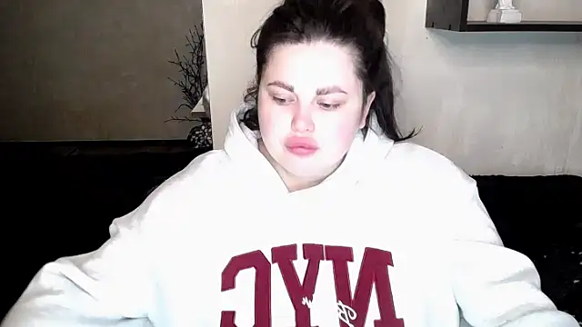 Snapshot of Emily_Mo chatting on October 26, 2025, 6:30 am Emily Mo online show from October 26, 2025, 6:30 am