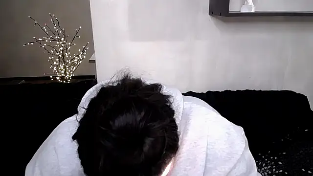 Snapshot of Emily_Mo chatting on November 4, 2025, 6:34 am Emily Mo online show from November 4, 2025, 6:34 am