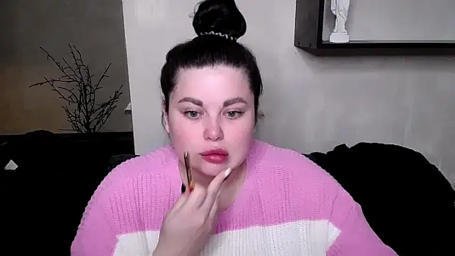 Snapshot of Emily_Mo chatting on November 6, 2025, 6:47 am Emily Mo online show from November 6, 2025, 6:47 am