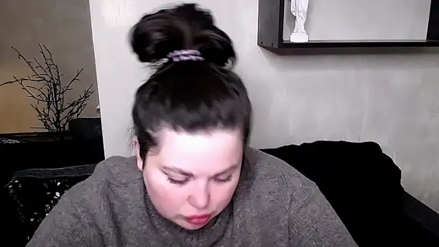 Snapshot of Emily_Mo chatting on November 9, 2025, 6:44 am Emily Mo online show from November 9, 2025, 6:44 am