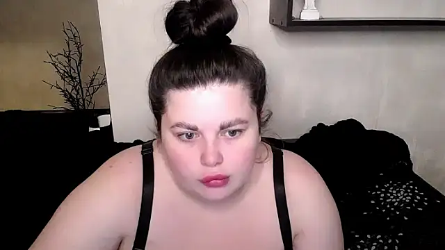 Snapshot of Emily_Mo chatting on November 12, 2025, 6:47 am Emily Mo online show from November 12, 2025, 6:47 am