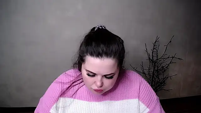 Emily Mo online show from November 19, 2025, 6:13 am