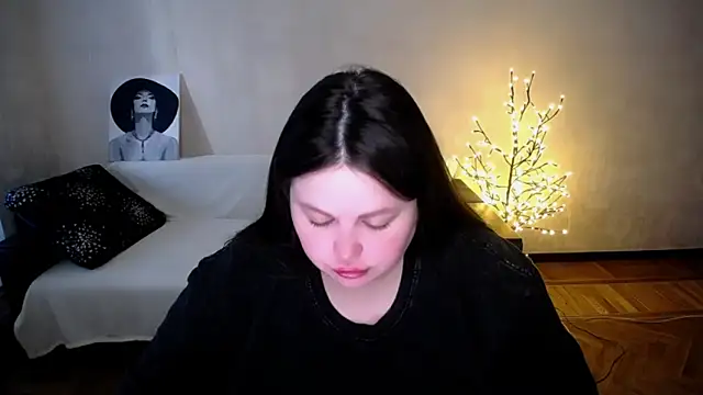 Emily Mo online show from May 22, 2026, 5:36 am