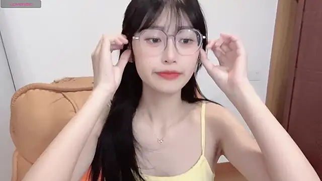 Snapshot of 4uoki chatting on October 12, 2025, 1:43 pm 4uoki online show from October 12, 2025, 1:43 pm