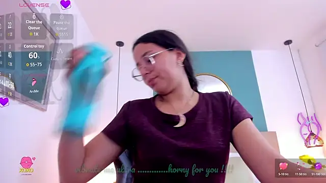 lucy blue28 online show from May 21, 2026, 1:18 pm