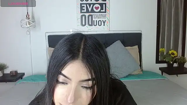 Snapshot of eva_six chatting on October 7, 2025, 5:43 pm eva six online show from October 7, 2025, 5:43 pm