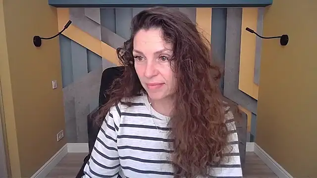 EllaLong online show from November 29, 2025, 12:30 pm