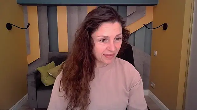 EllaLong online show from April 1, 2026, 11:33 am