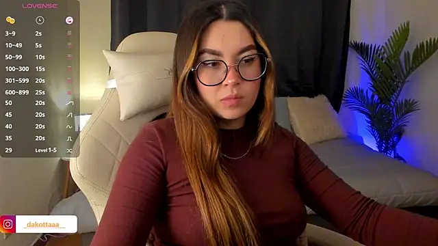 dakottaa  online show from November 7, 2025, 11:38 pm