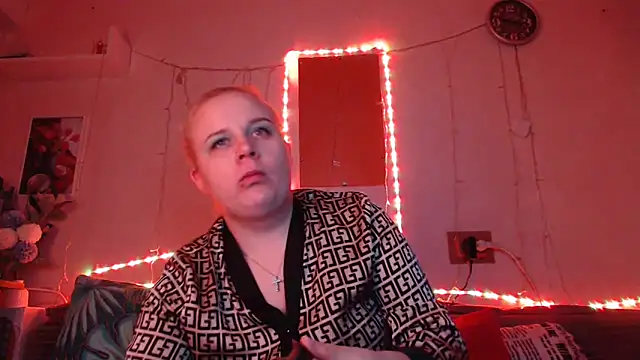 Snapshot of Karolina_love_ chatting on January 9, 2025, 11:34 pm Karolina love online show from January 9, 2025, 11:34 pm