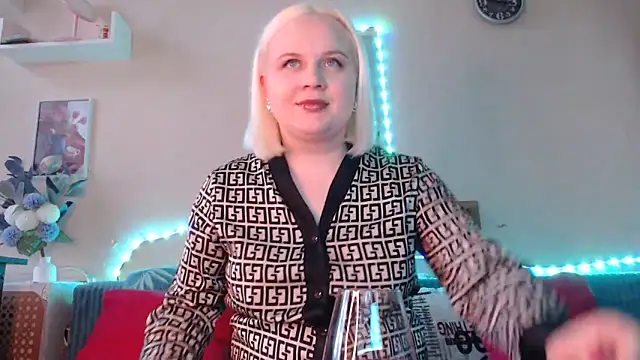 Snapshot of Karolina_love_ chatting on January 25, 2025, 12:05 pm Karolina love online show from January 25, 2025, 12:05 pm