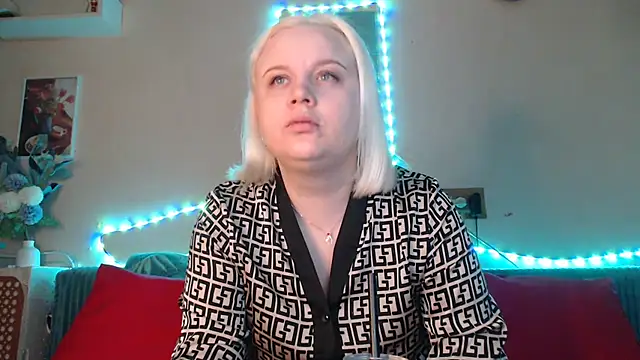Snapshot of Karolina_love_ chatting on January 25, 2025, 6:13 pm Karolina love online show from January 25, 2025, 6:13 pm