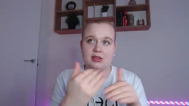 Karolina love  online show from December 5, 2025, 11:41 am