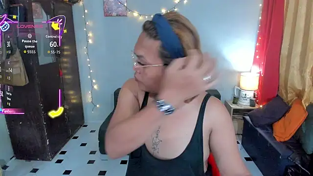 ivyDvil05 online show from April 30, 2026, 3:29 pm