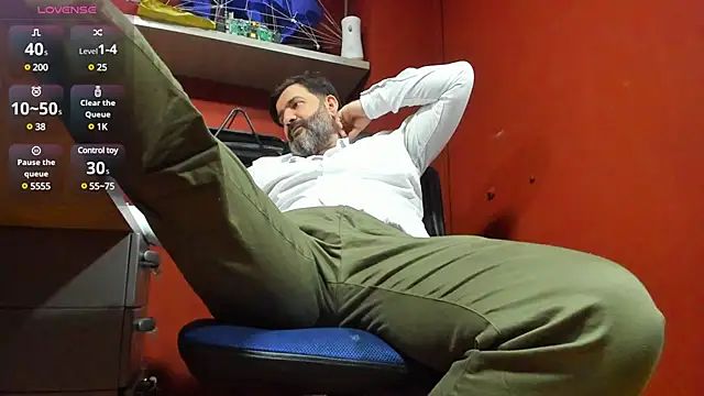 Snapshot of Maxi_TheBigDaddy chatting on February 24, 2025, 12:59 pm Maxi TheBigDaddy online show from February 24, 2025, 12:59 pm