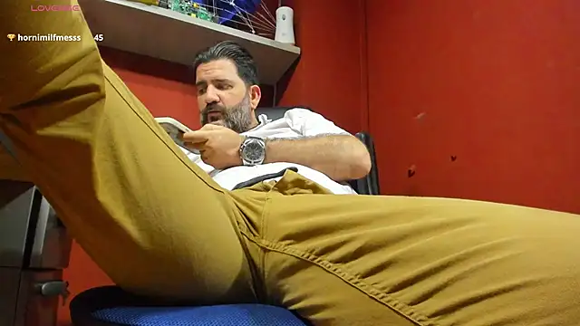 Snapshot of Maxi_TheBigDaddy chatting on February 25, 2025, 6:31 pm Maxi TheBigDaddy online show from February 25, 2025, 6:31 pm