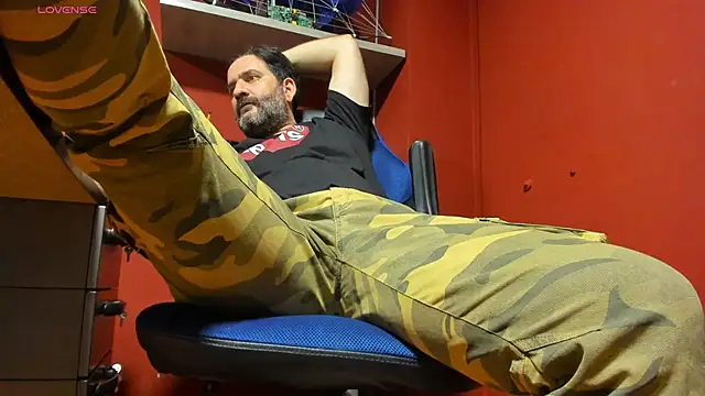 Snapshot of Maxi_TheBigDaddy chatting on March 15, 2025, 12:25 am Maxi TheBigDaddy online show from March 15, 2025, 12:25 am