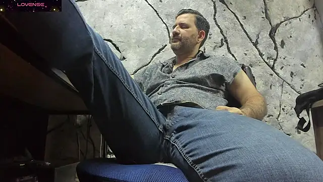 Snapshot of Maxi_TheBigDaddy chatting on September 13, 2025, 3:56 pm Maxi TheBigDaddy online show from September 13, 2025, 3:56 pm