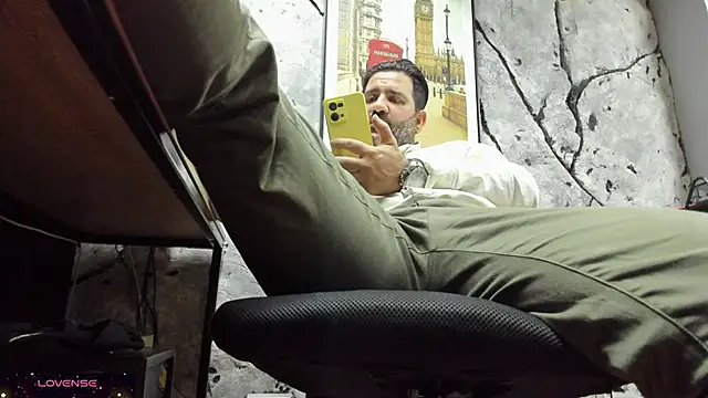 Snapshot of Maxi_TheBigDaddy chatting on November 6, 2025, 4:30 pm Maxi TheBigDaddy online show from November 6, 2025, 4:30 pm